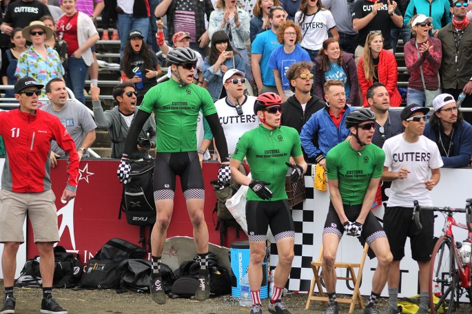 LITTLE_500_2018_RACE_FINISH_REACTIONS_PITS_01